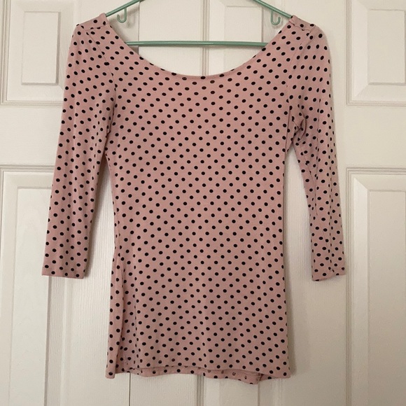 Cute blush polka dot top! - Picture 1 of 3